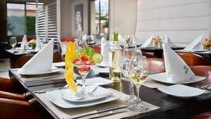 Bar (on property) - Celebrities Suites (Bogotá)