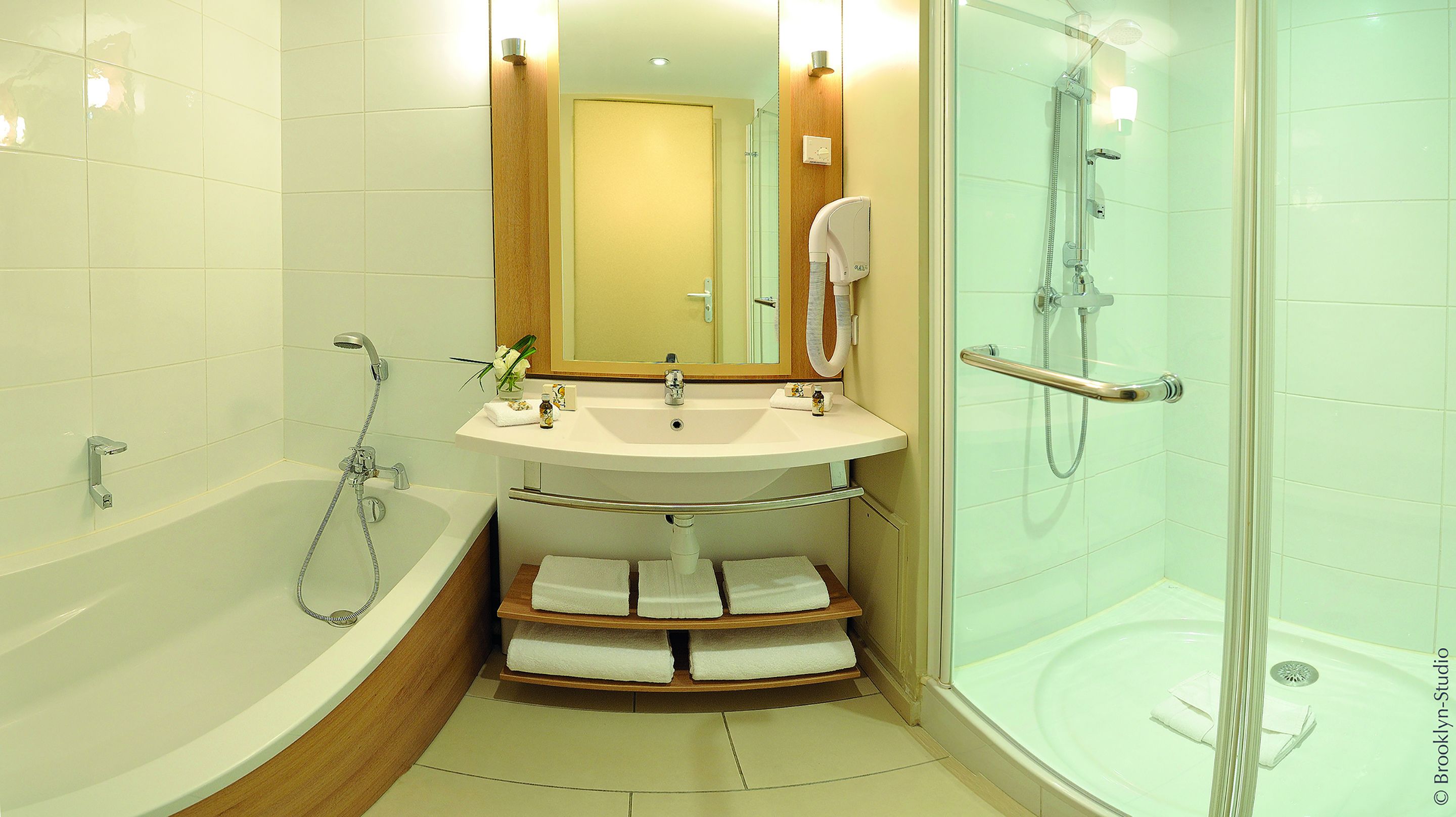 Separate tub and shower, deep soaking tub, free toiletries, hair dryer