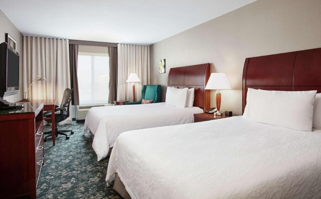 Premium bedding, in-room safe, desk, laptop workspace