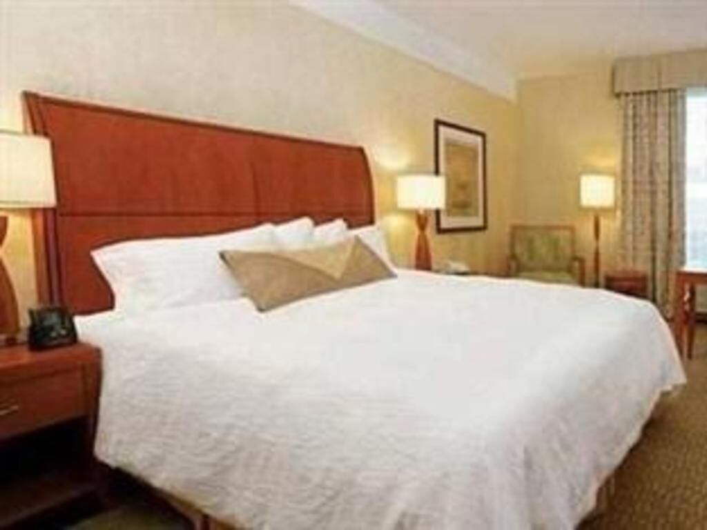 Premium bedding, in-room safe, desk, laptop workspace