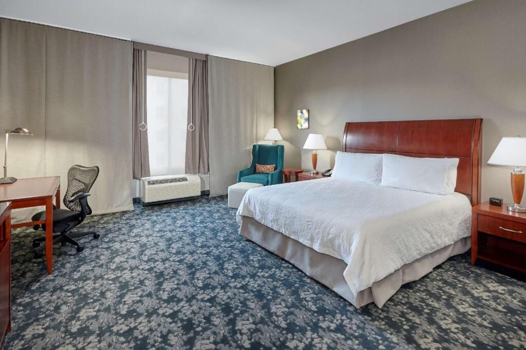Premium bedding, in-room safe, desk, laptop workspace