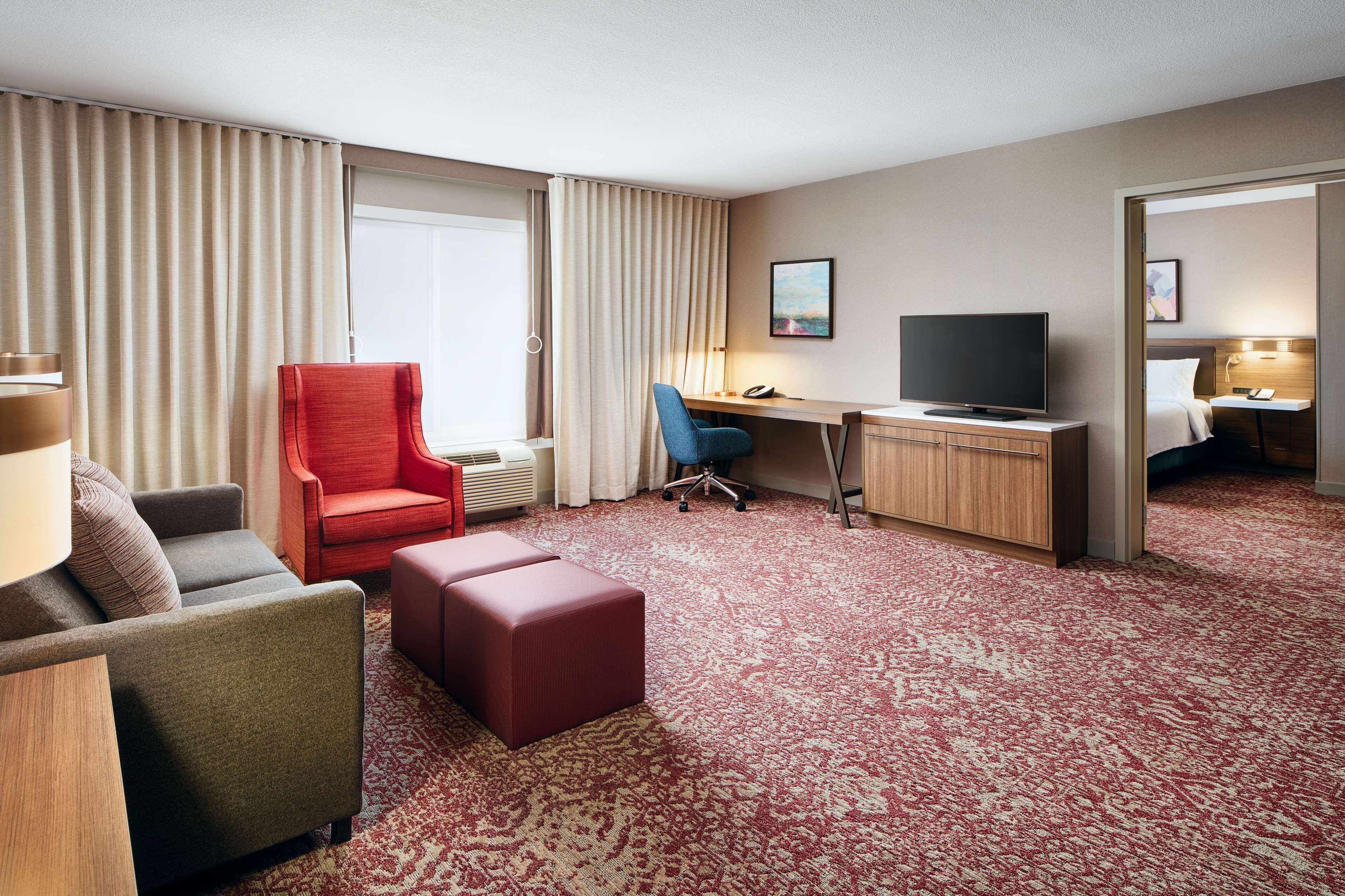 suite, 1 king bed, accessible (roll-in shower) | premium bedding, in-room safe, desk, laptop workspace