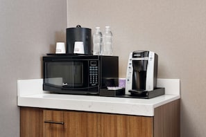 1 bedroom, premium bedding, in-room safe, desk