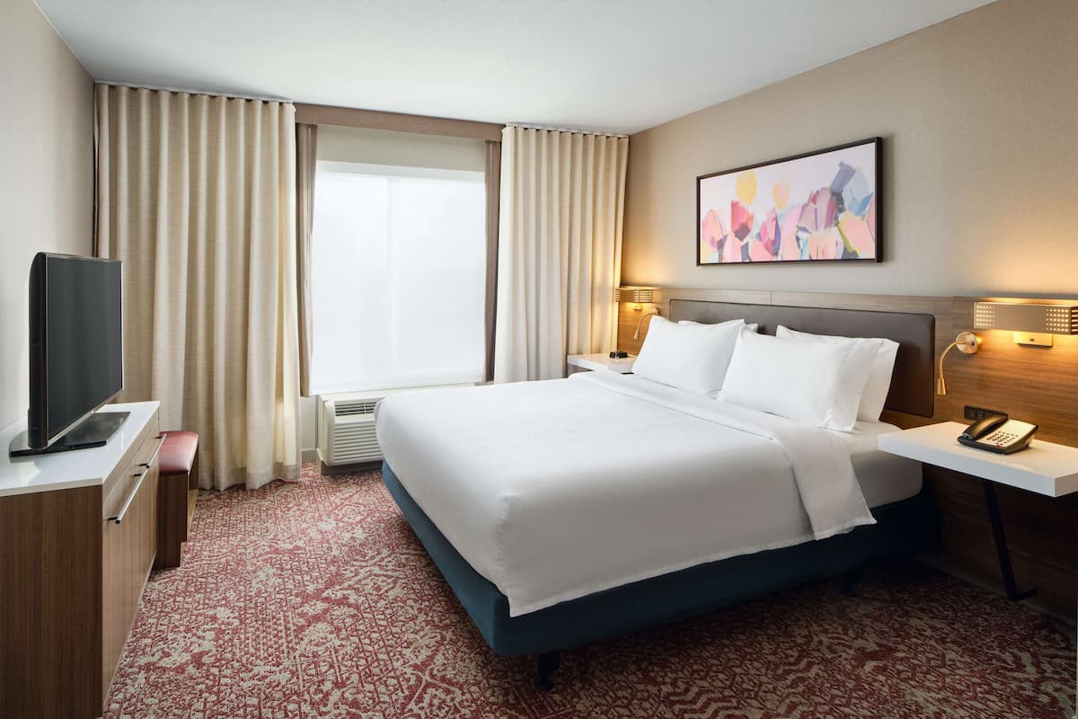 1 bedroom, premium bedding, in-room safe, desk