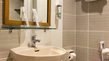 Economy Room | Bathroom | Shower, free toiletries, hair dryer, slippers