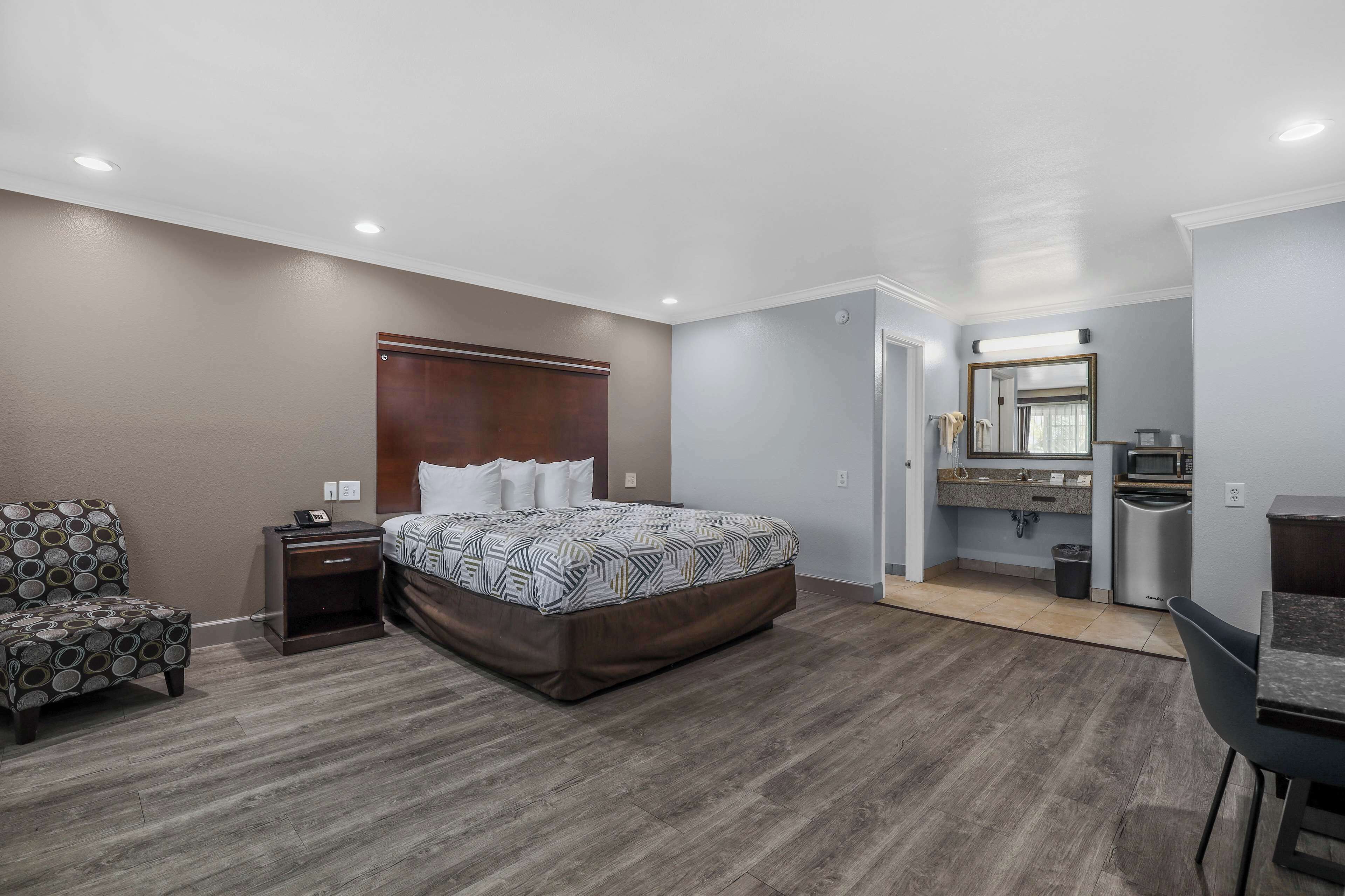 加厚床垫、办公桌、隔音、熨斗/熨衣板