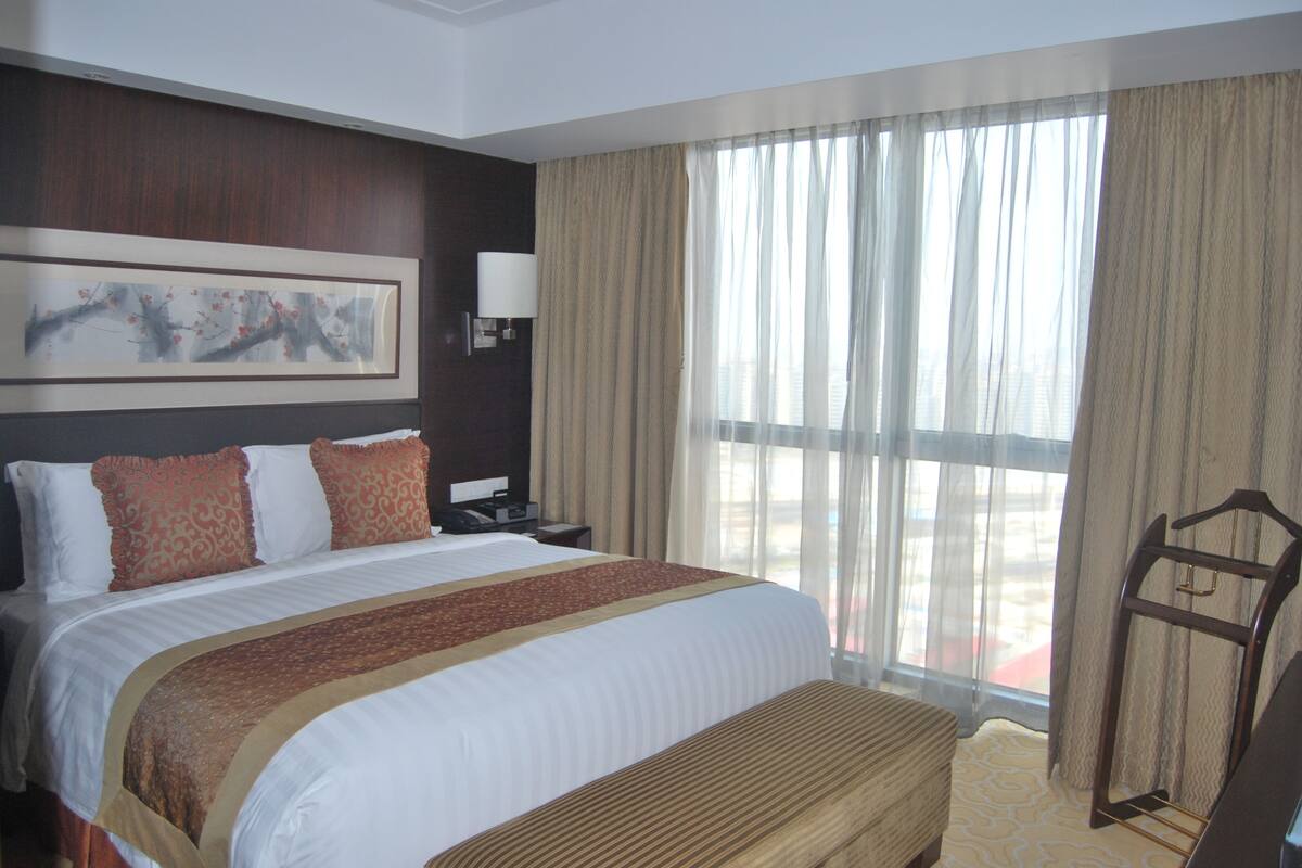 Junior Suite (50sqm) | Minibar, in-room safe, desk, blackout drapes
