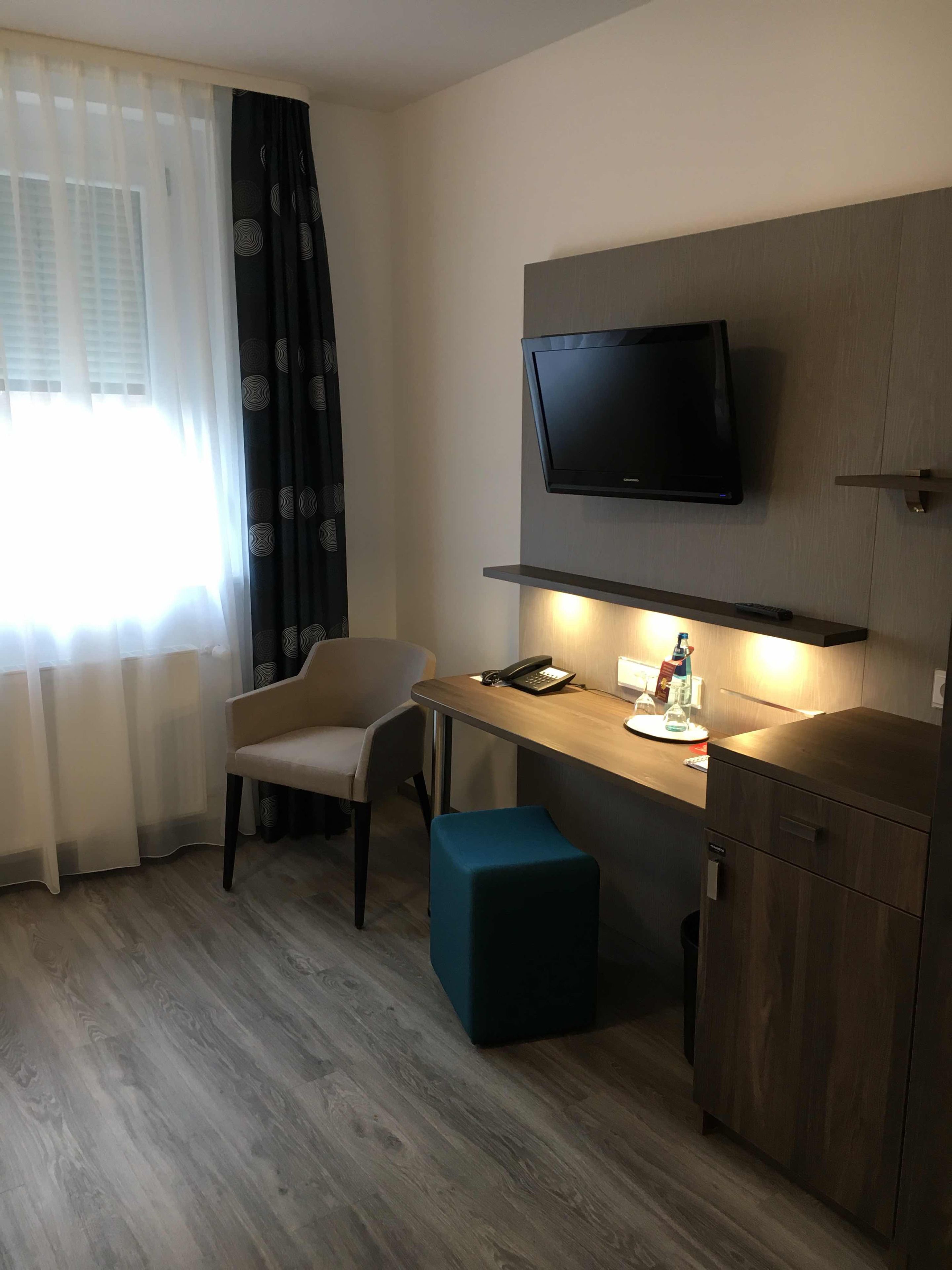 in-room business centre