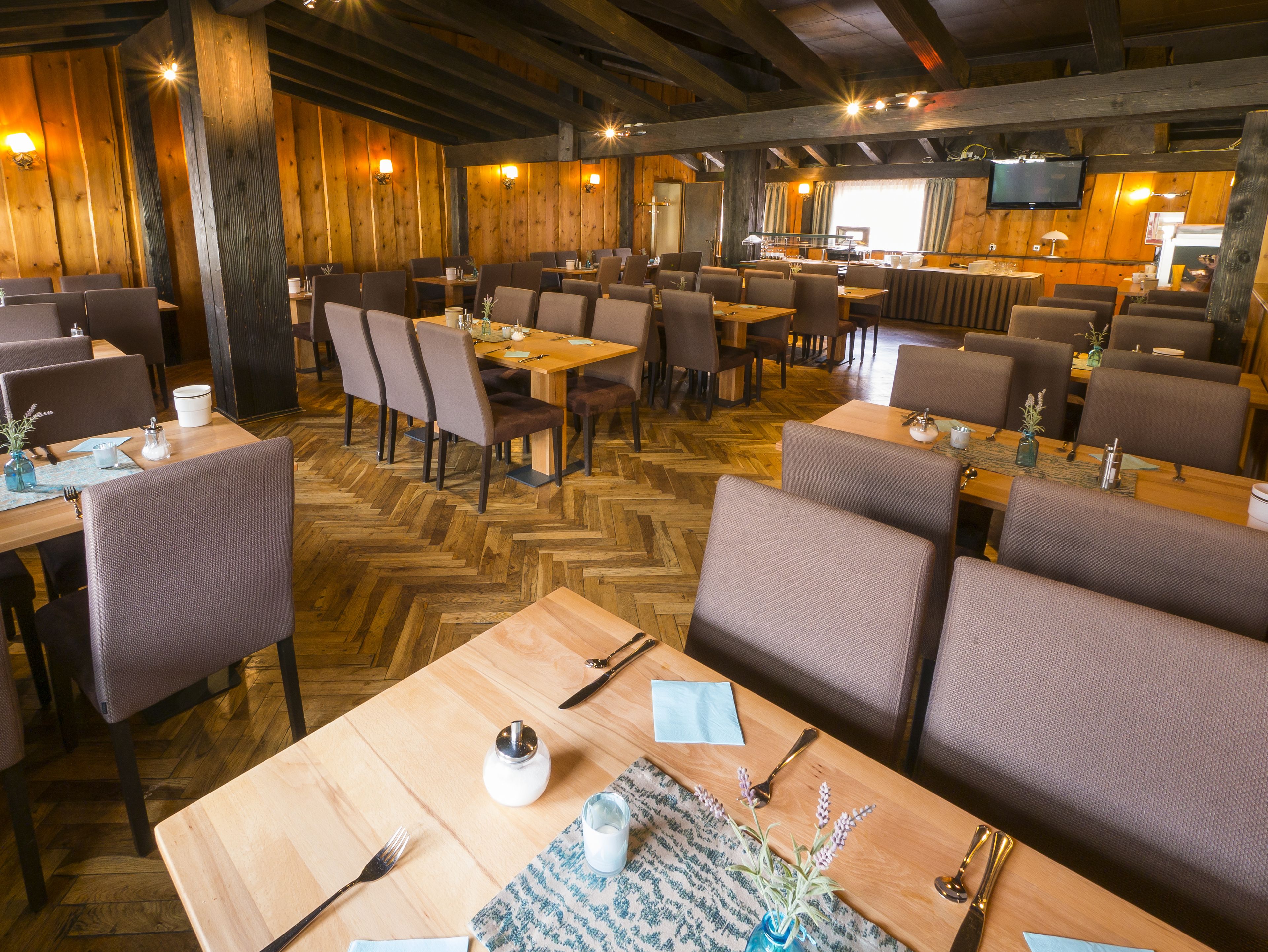 daily buffet breakfast (eur 15 per person)