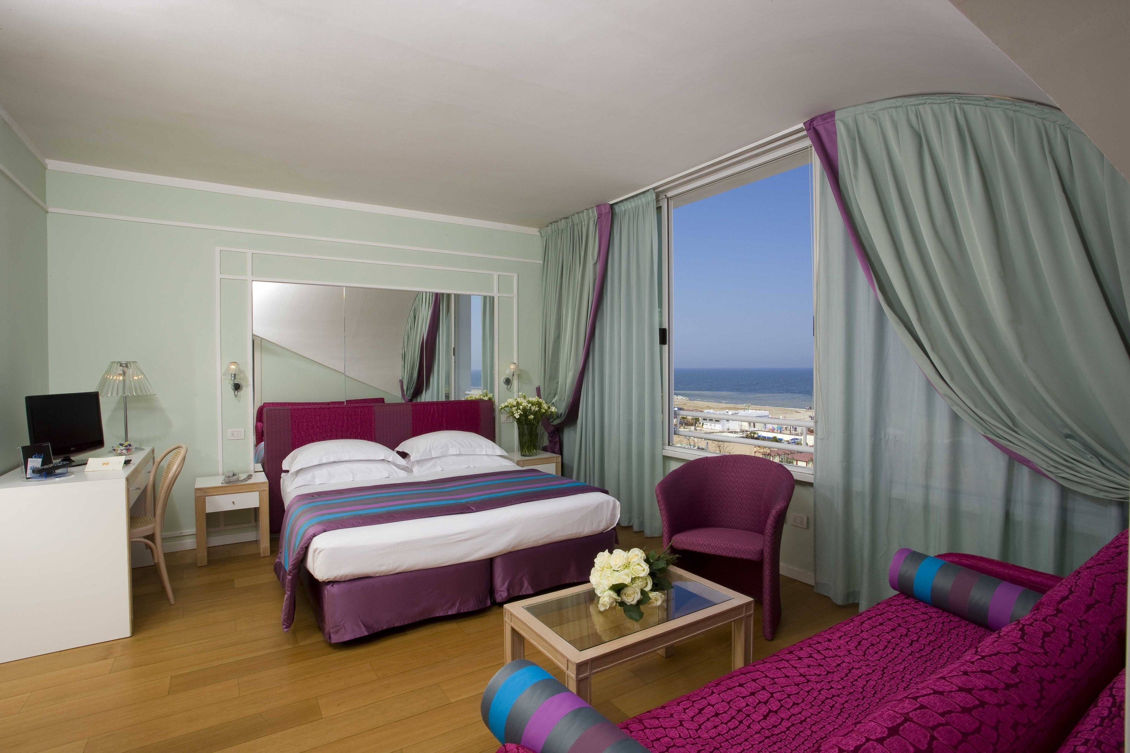 Phòng Suite Junior | Minibar, két bảo mật tại phòng, bàn 