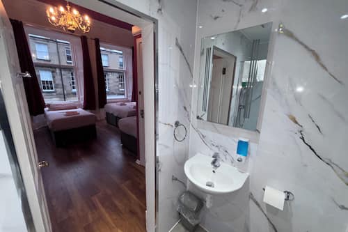 Classic Room | Bathroom