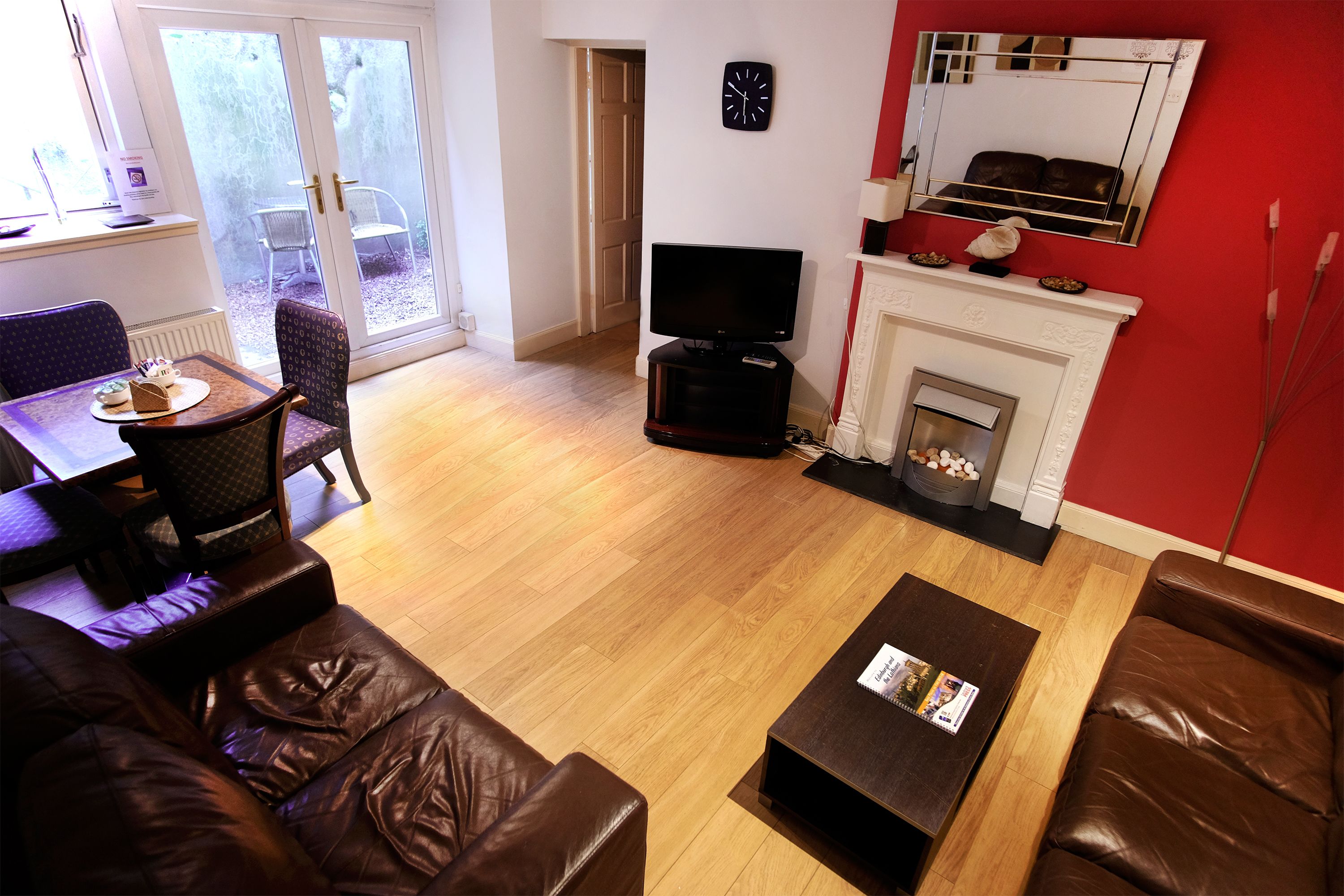 City Apartment | Living room | Flat-screen TV, DVD player