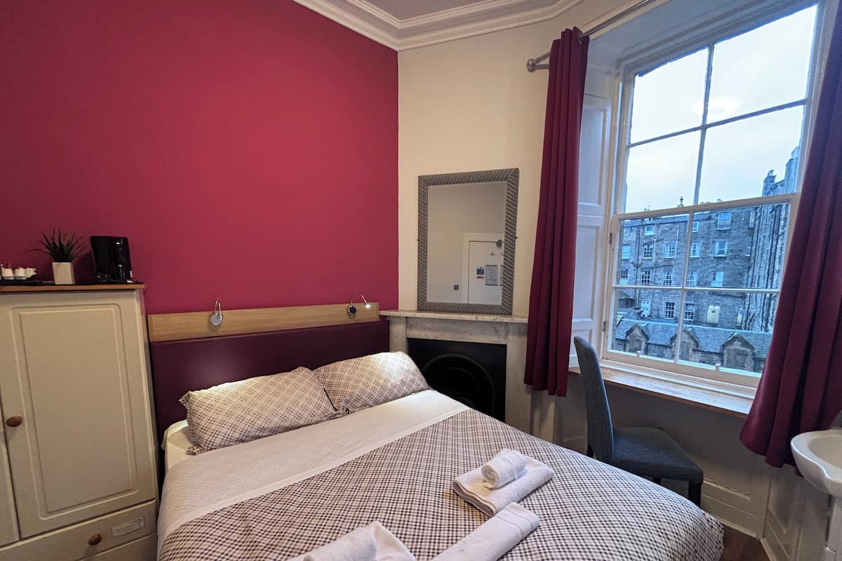 Double Room, Shared Bathroom (3rd floor, no lift ) | Iron/ironing board, free WiFi, bed sheets