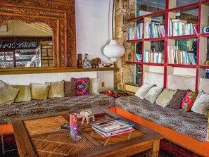 LCD TV, books