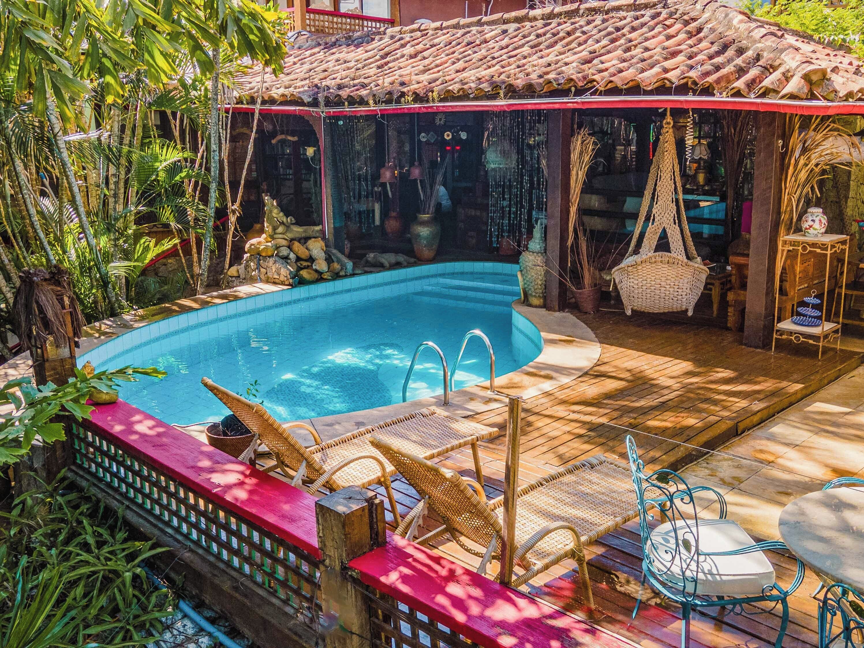 outdoor pool, pool loungers