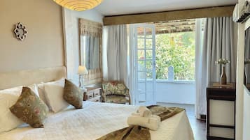 Minibar, free WiFi, bed sheets