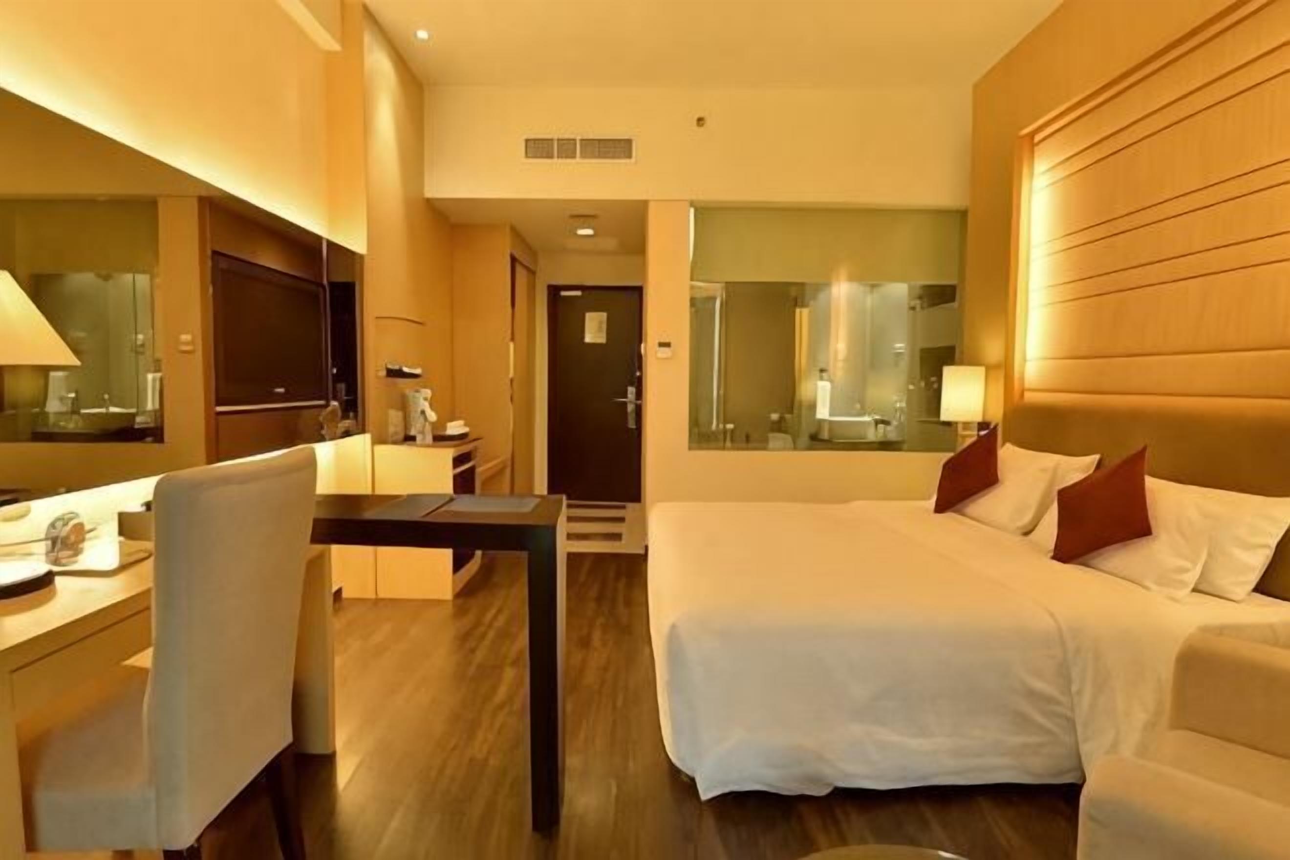 Minibar, in-room safe, desk, rollaway beds