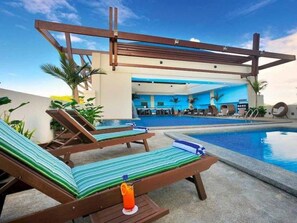 Outdoor pool - The Klagan Regency (Kota Kinabalu)