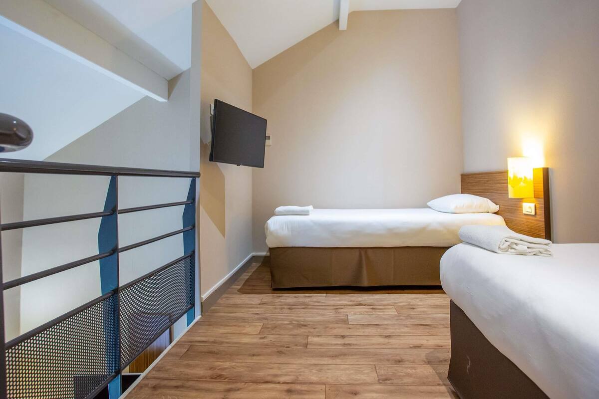 premium bedding, in-room safe, desk, soundproofing