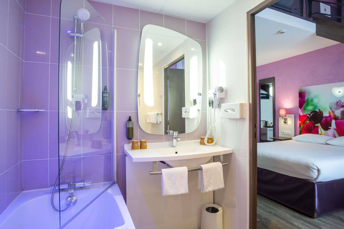 standard suite, multiple beds | premium bedding, in-room safe, desk, soundproofing