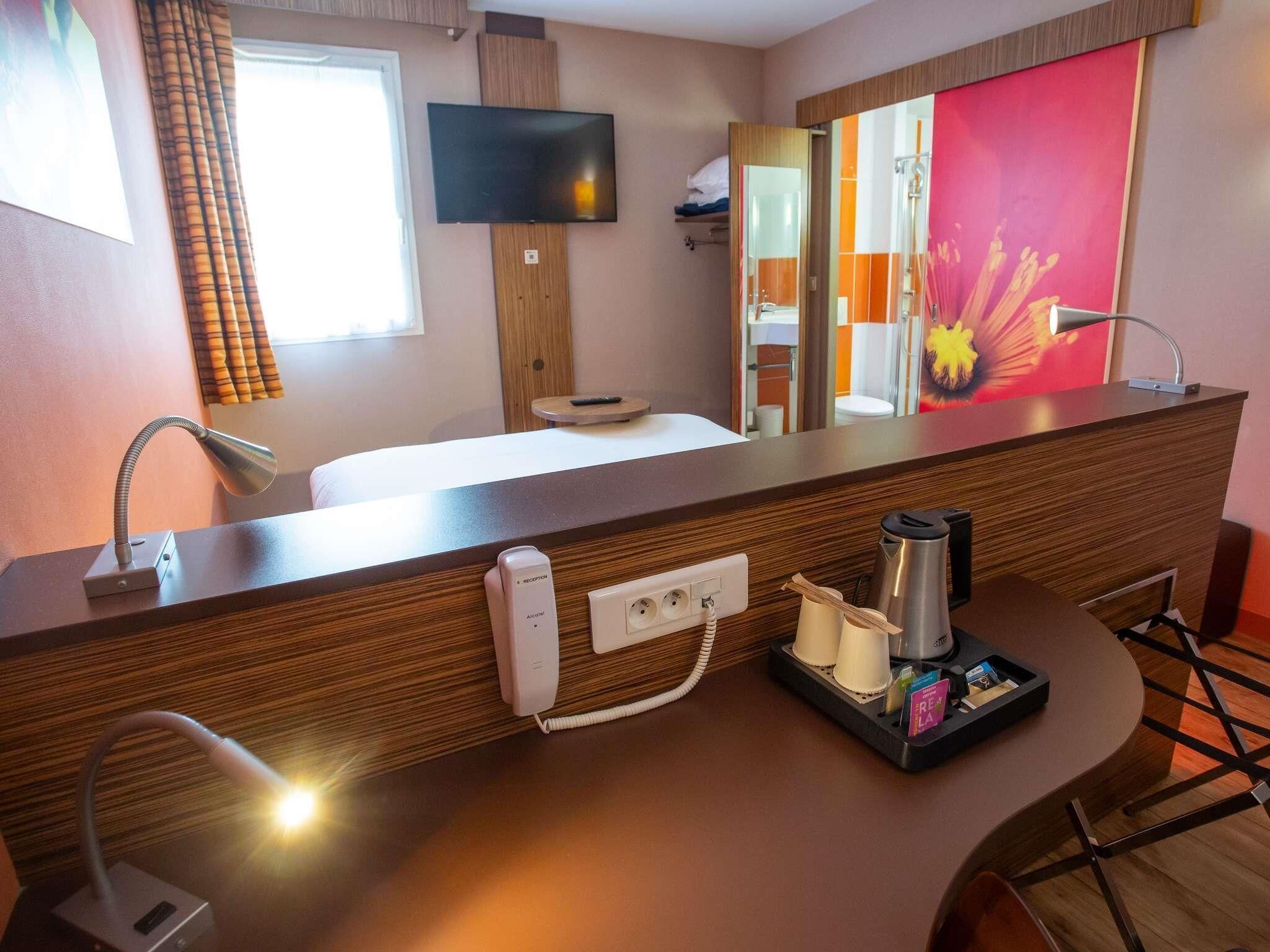 Standard Room, 1 Double Bed | Premium bedding, in-room safe, desk, soundproofing