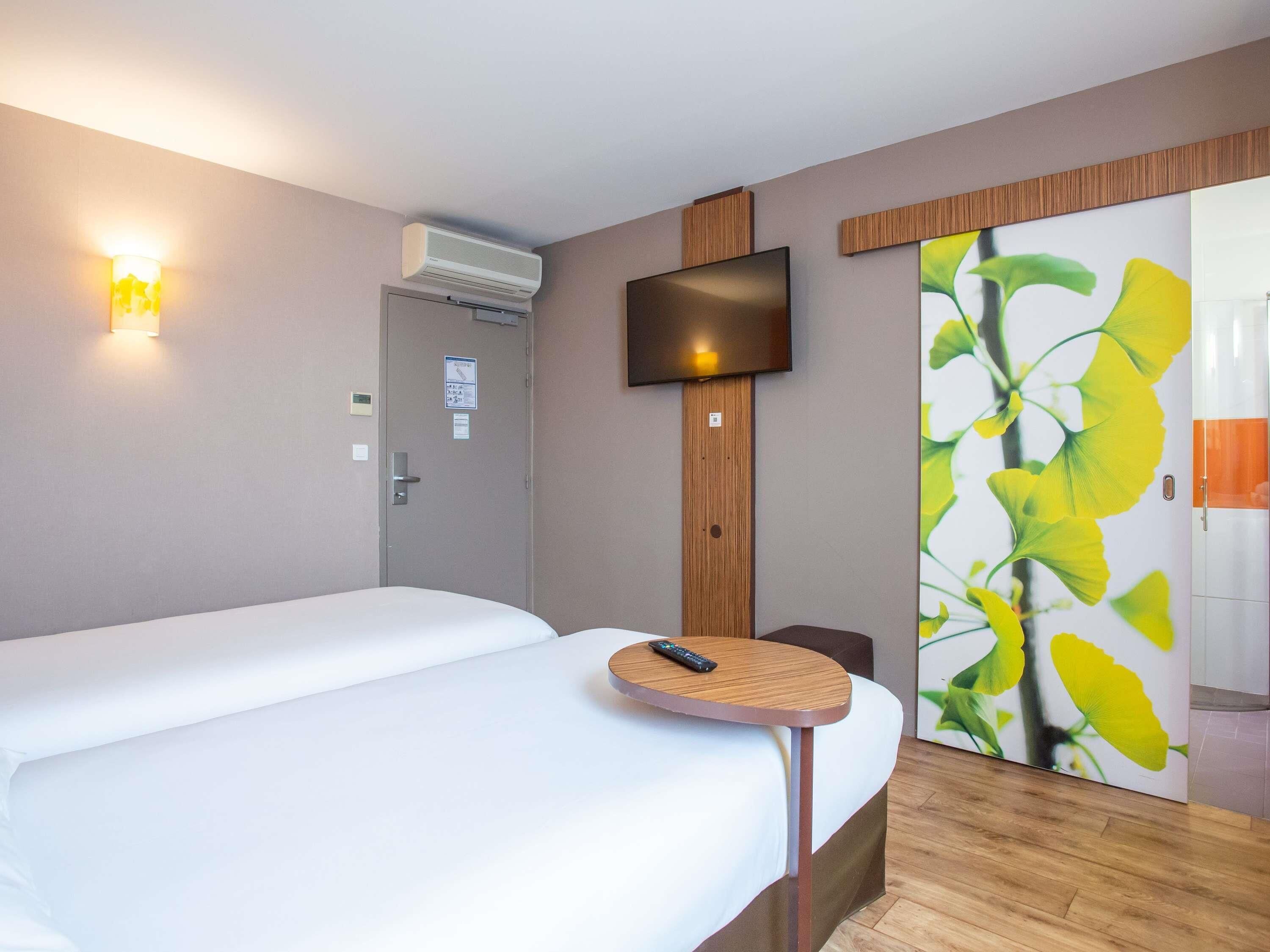 Standard Room, 2 Twin Beds | Premium bedding, in-room safe, desk, soundproofing