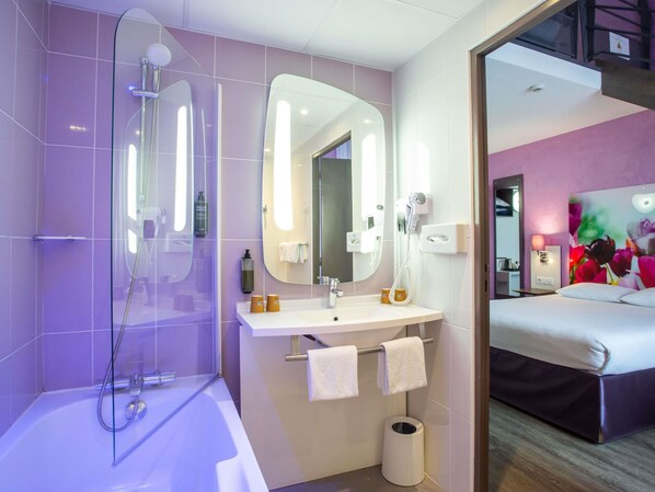 Standard Suite, Multiple Beds | Premium bedding, in-room safe, desk, soundproofing - ibis Styles Bourges (Bourges)