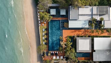 Outdoor pool, pool umbrellas, sun loungers