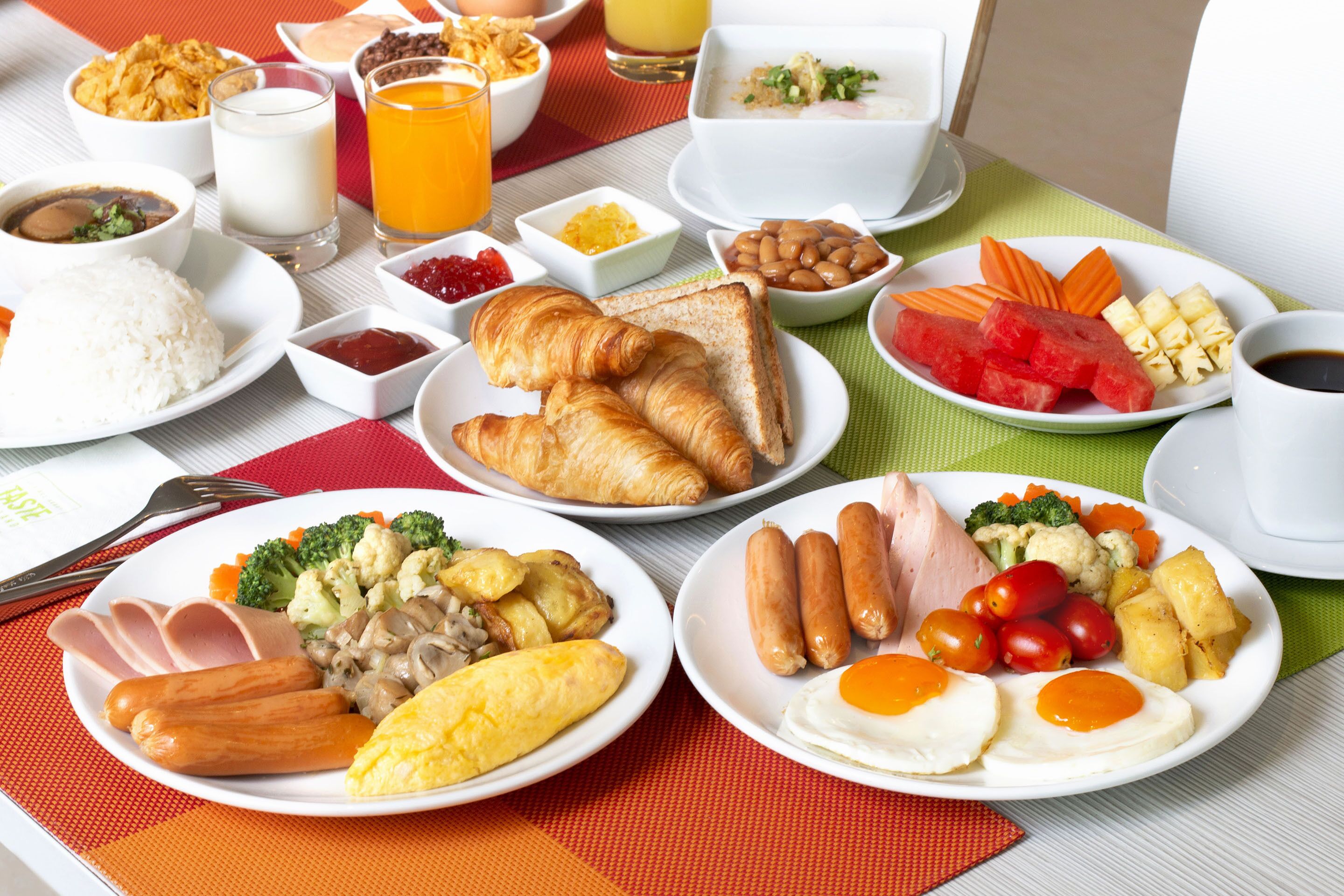 Daily buffet breakfast (THB 282 per person)