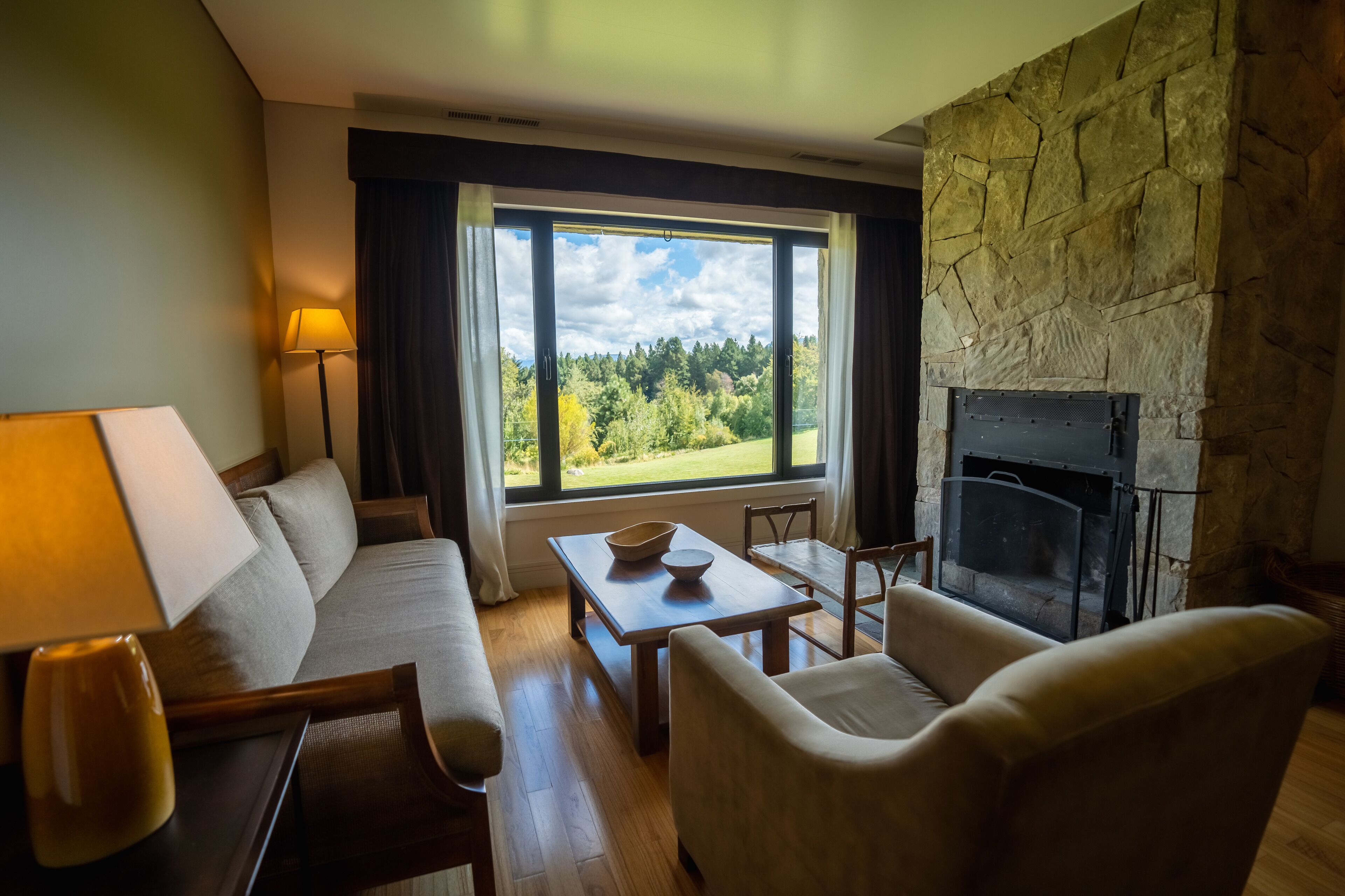 套房, 高球場景觀 | 起居區 | 32-吋 LCD 液晶電視、衛星頻道、電視、付費電影