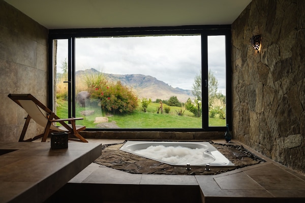 Couples treatment room(s), sauna, hot tub, steam room, body treatments