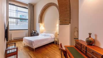 1 bedroom, Frette Italian sheets, premium bedding, memory-foam beds