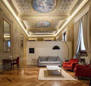 Executive Suite, 2 Bedrooms | Living area | 40-inch flat-screen TV with satellite channels, TV - Hotel Centrale (Florence)