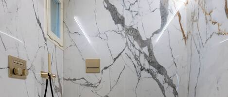 Suite – executive, 2 soverom | Bad | Toalettartikler (inkludert), hårføner, badekåper og tøfler