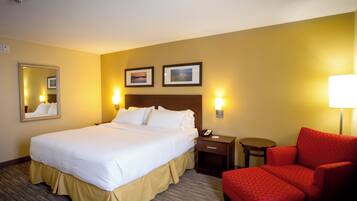 Hypo-allergenic bedding, in-room safe, desk, blackout curtains