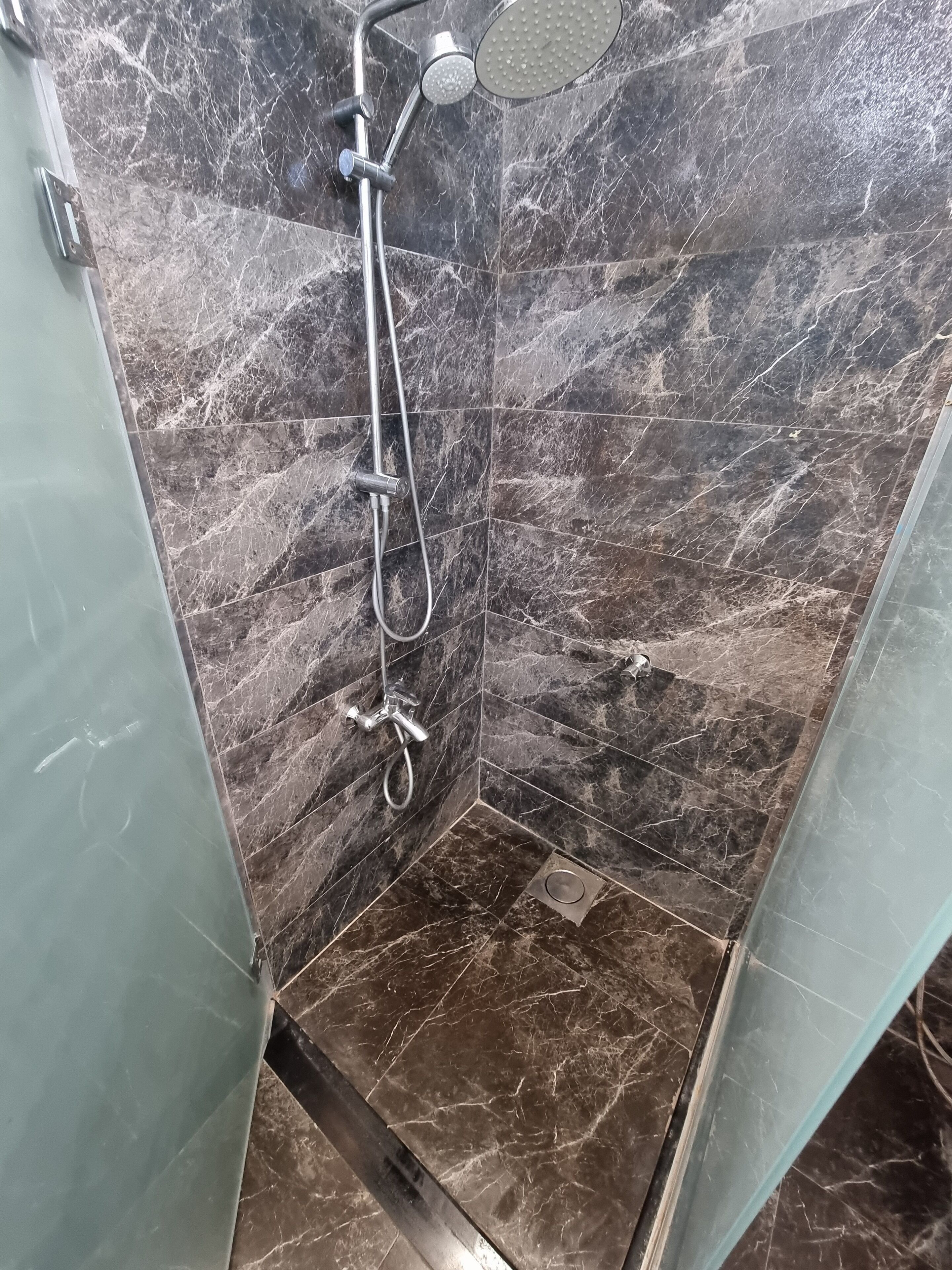 panoramic room | bathroom | shower, free toiletries, bidet, towels