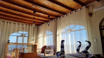 Panoramic Room | Minibar, in-room safe, desk, blackout curtains