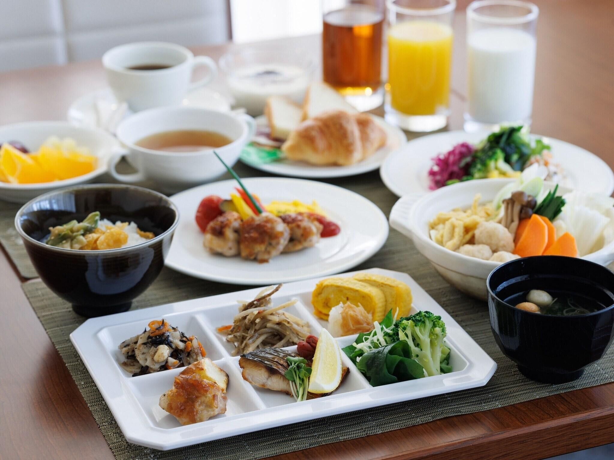 2 restaurants, breakfast, lunch, dinner served; italian cuisine