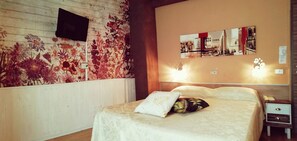 Colchones con efecto memoria y caja de seguridad en la habitación 