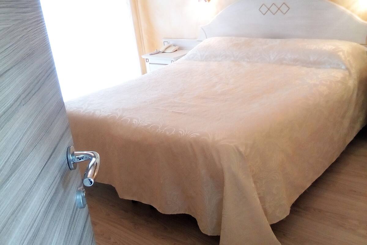 Memory-foam beds, in-room safe, individually decorated, desk