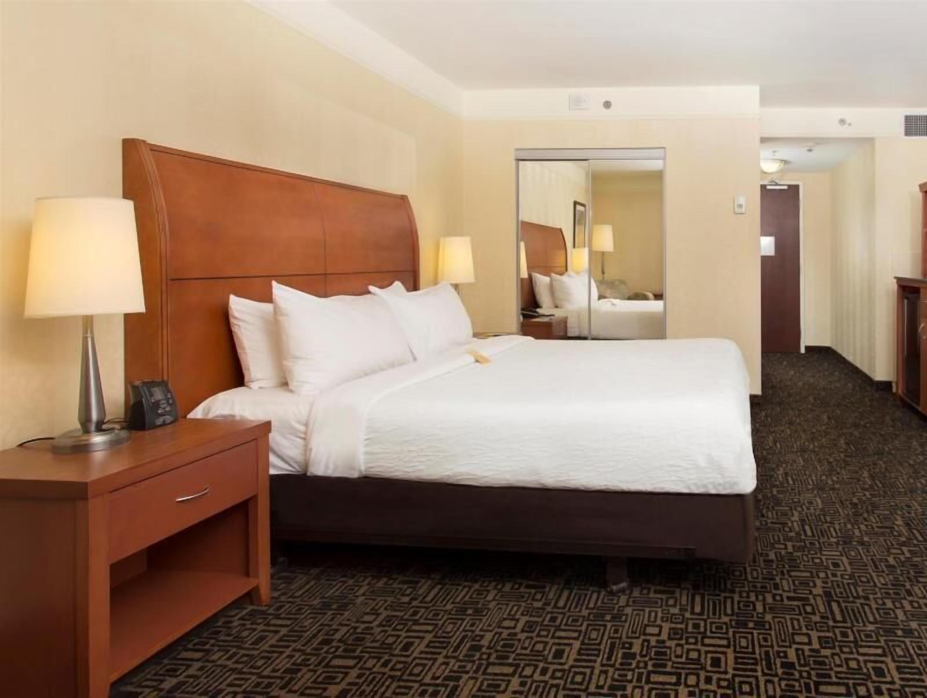 Premium bedding, in-room safe, laptop workspace, soundproofing