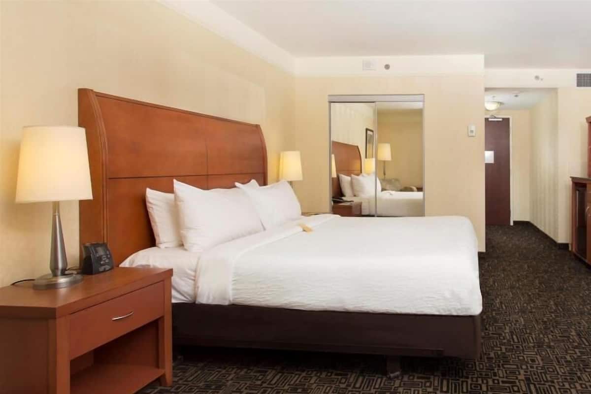 Premium bedding, in-room safe, laptop workspace, soundproofing