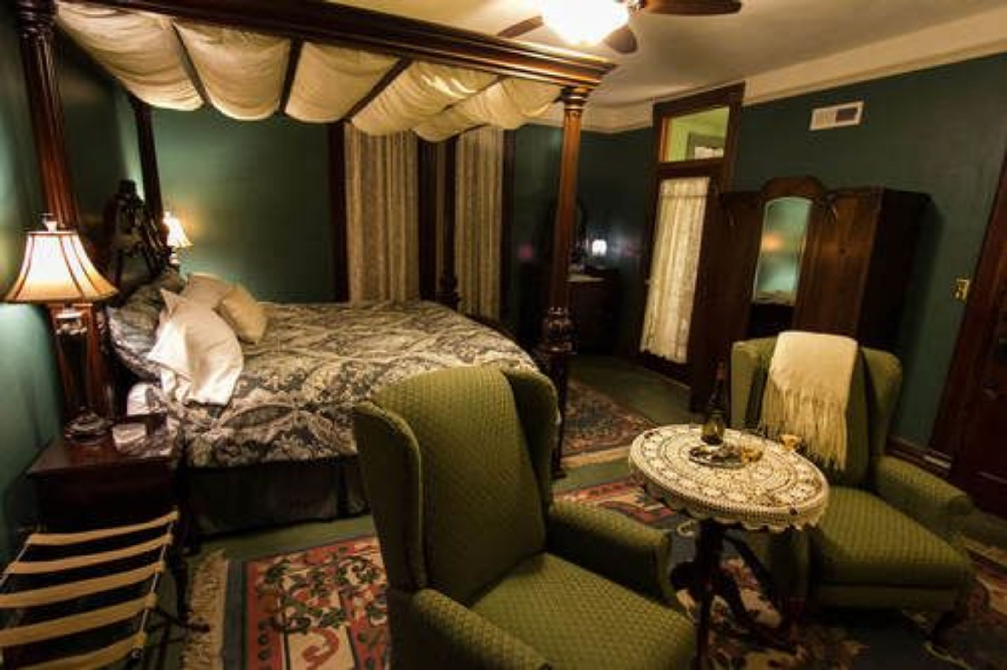 Individually decorated, individually furnished, desk, laptop workspace