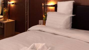 Minibar, in-room safe, desk, laptop workspace