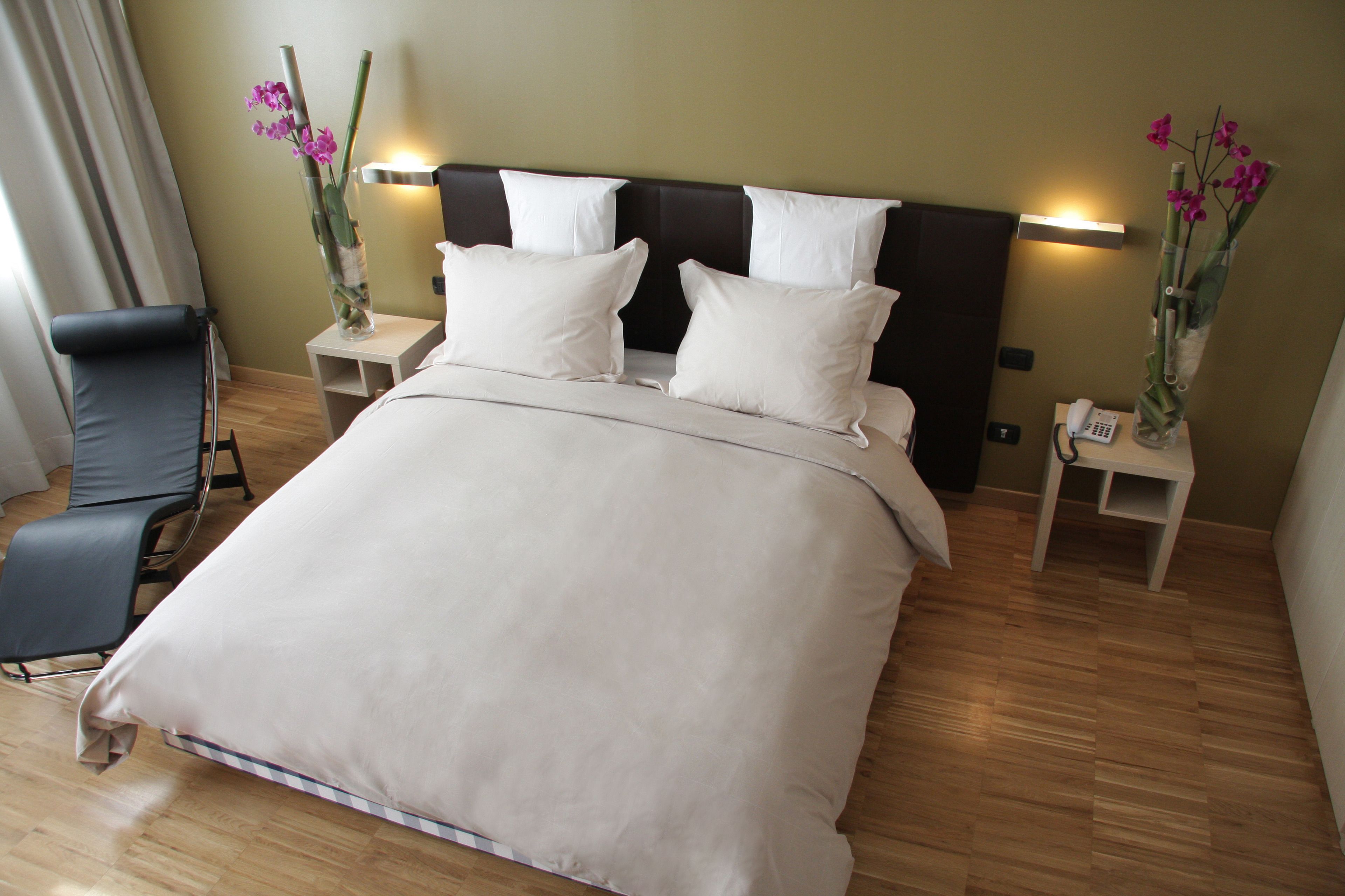 executive double room | minibar, in-room safe, desk, laptop workspace