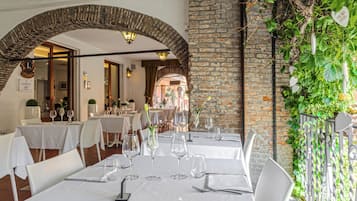 Frühstück, Mittagessen, italienische Küche, Speisen im Freien