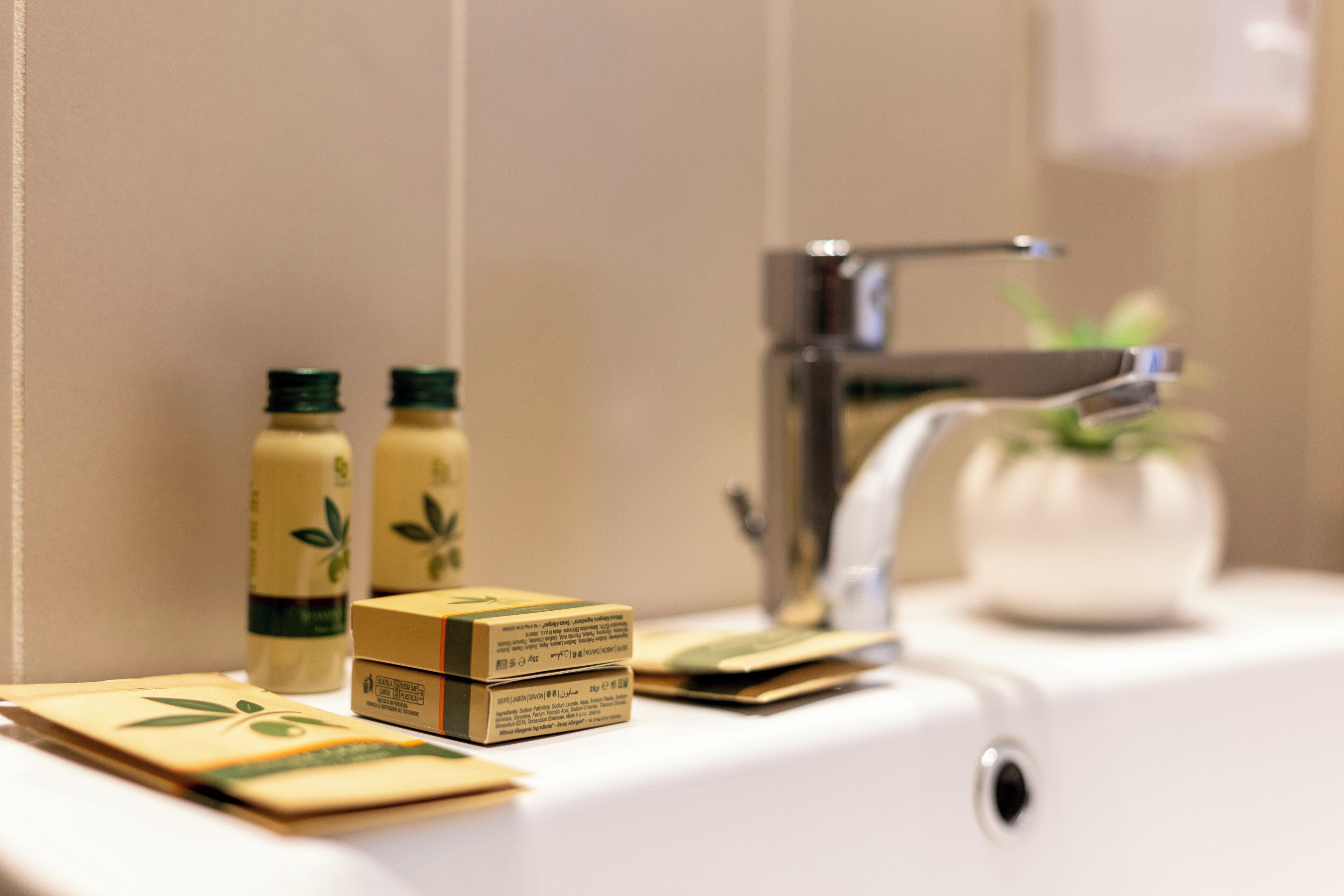 shower, rainfall showerhead, free toiletries, hair dryer