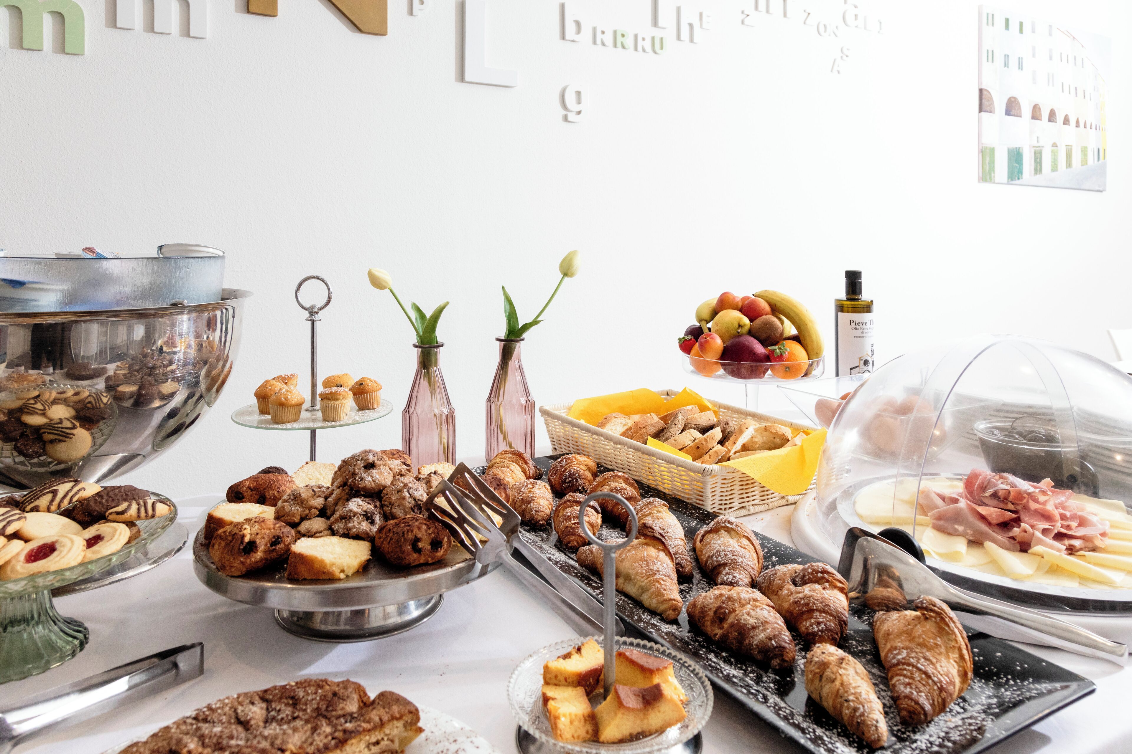 free daily cooked-to-order breakfast