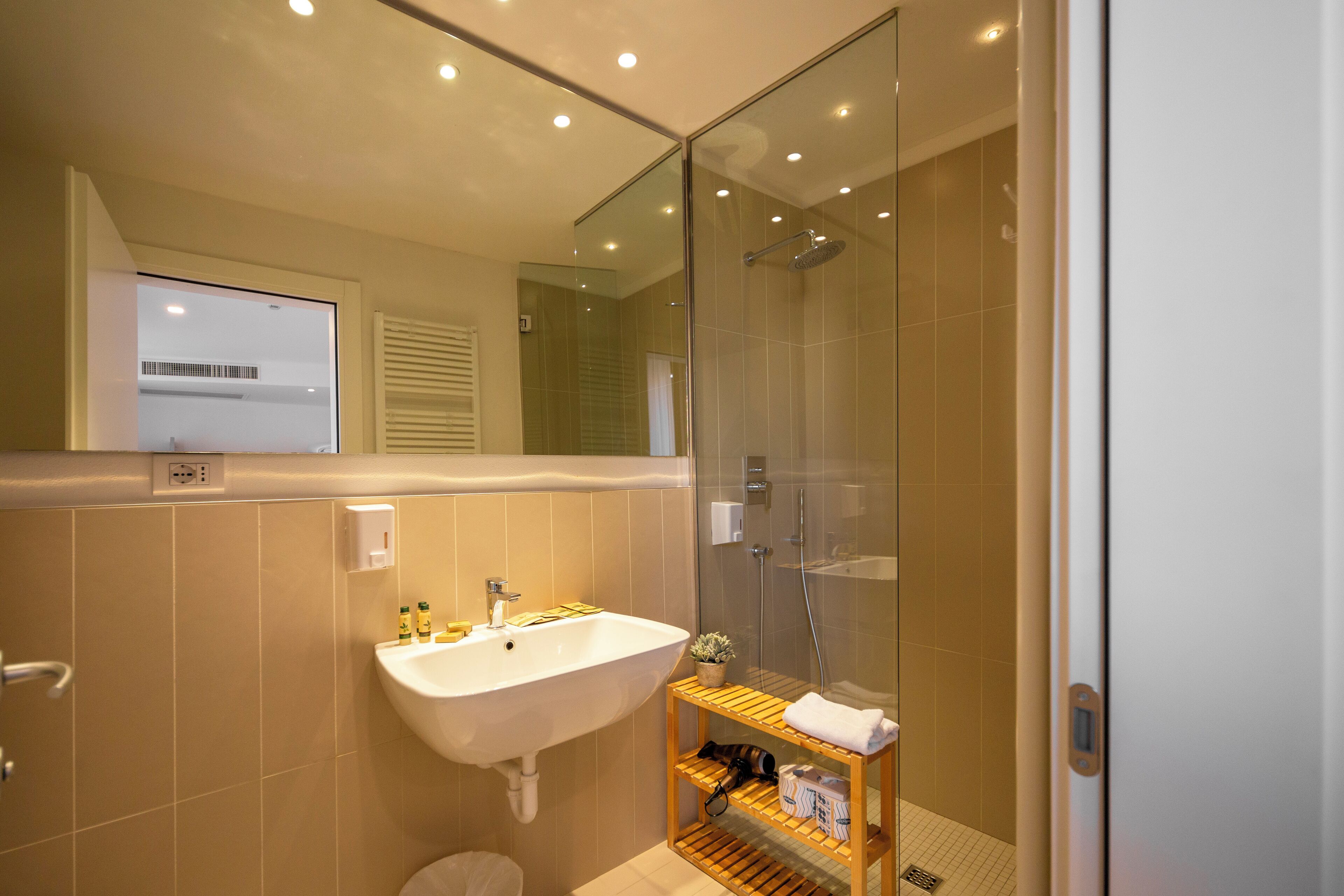 classic triple room, 1 bedroom | bathroom | shower, rainfall showerhead, free toiletries, hair dryer