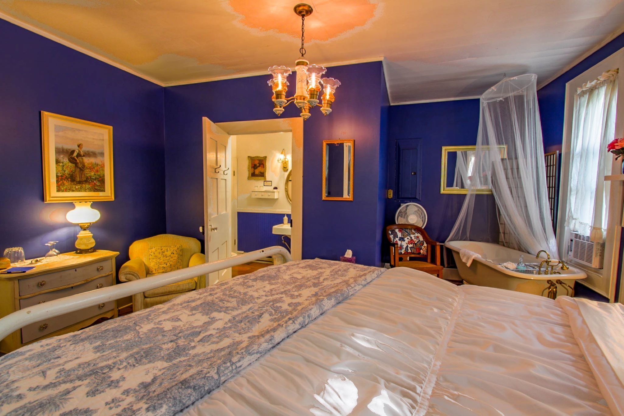 行政客房, 独立浴室, 山景 (Governor's) | 高档床上用品、熨斗/熨衣板、免费 WiFi